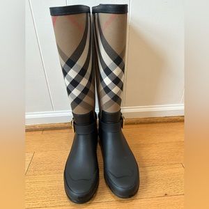 Rubber Burberry Rain boots. Like new condition.